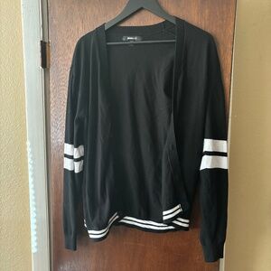 MEN’S BLACK AND WHITE CARDIGAN